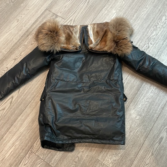 Black Sam jacket with fur zippable hood. Size small. Fits more like a medium. - Picture 4 of 6